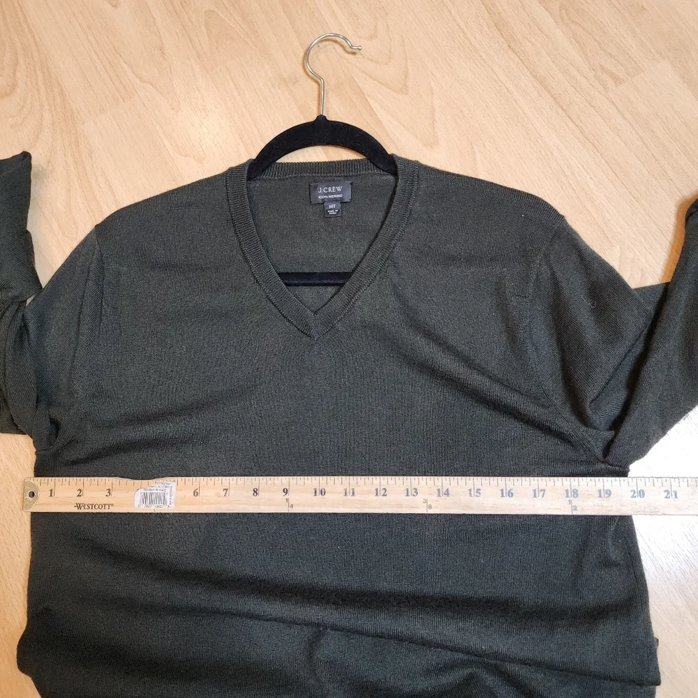 Size MT J. Crew Merino Wool Green Sweater V-neck Men's Size Medium‎ Tall